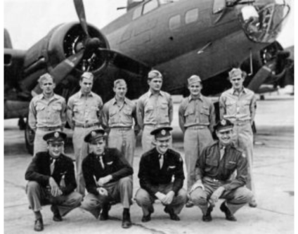 Die Stammbesatzung vor der B-17, welche in Lehnenberg abstürzte. Foto: Fohr